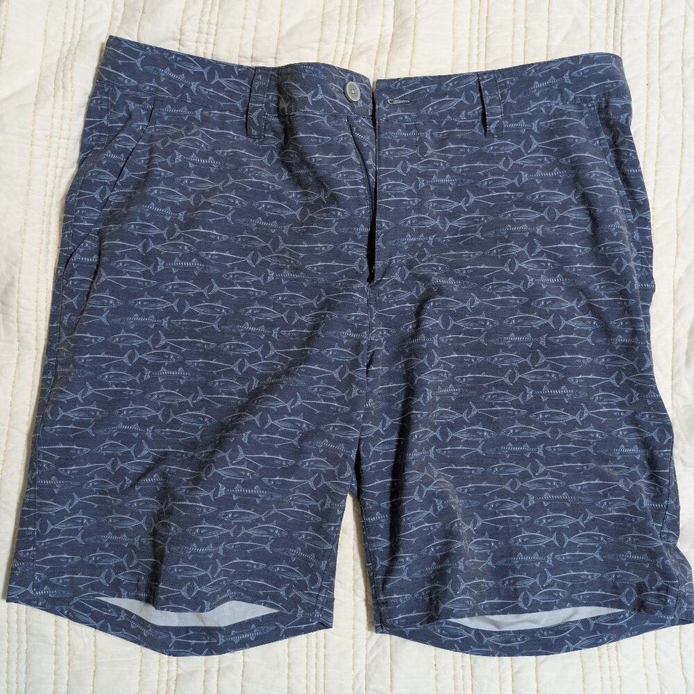 Southern Tide Men’s Navy Blue Fish Print Performance Shorts – Waist 38